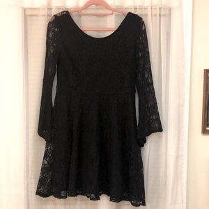 Goth chic lace sleeve backless mini dress